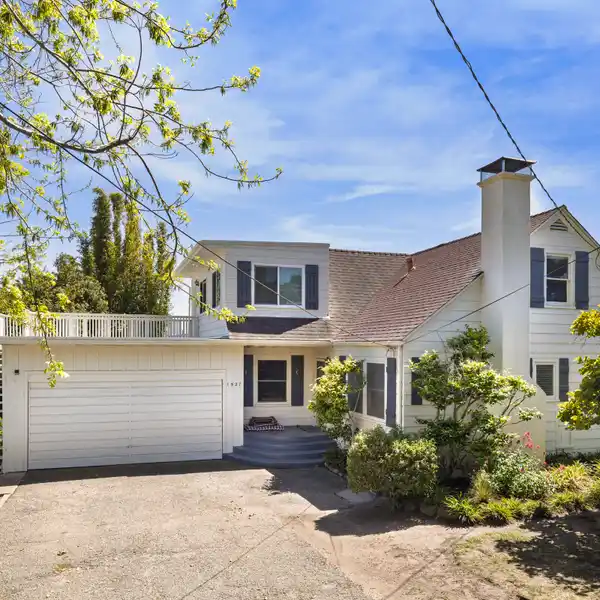 CLASSIC HOME ON SANTA BARBARA'S SOUGHT-AFTER MESA