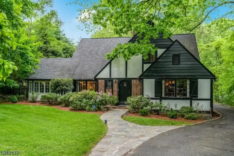 Custom Colonial in Amazing Location