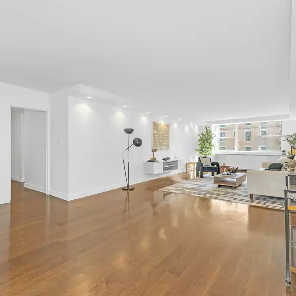 ELEGANT RENOVATED 4-BEDROOM WITH GRAND LAYOUT