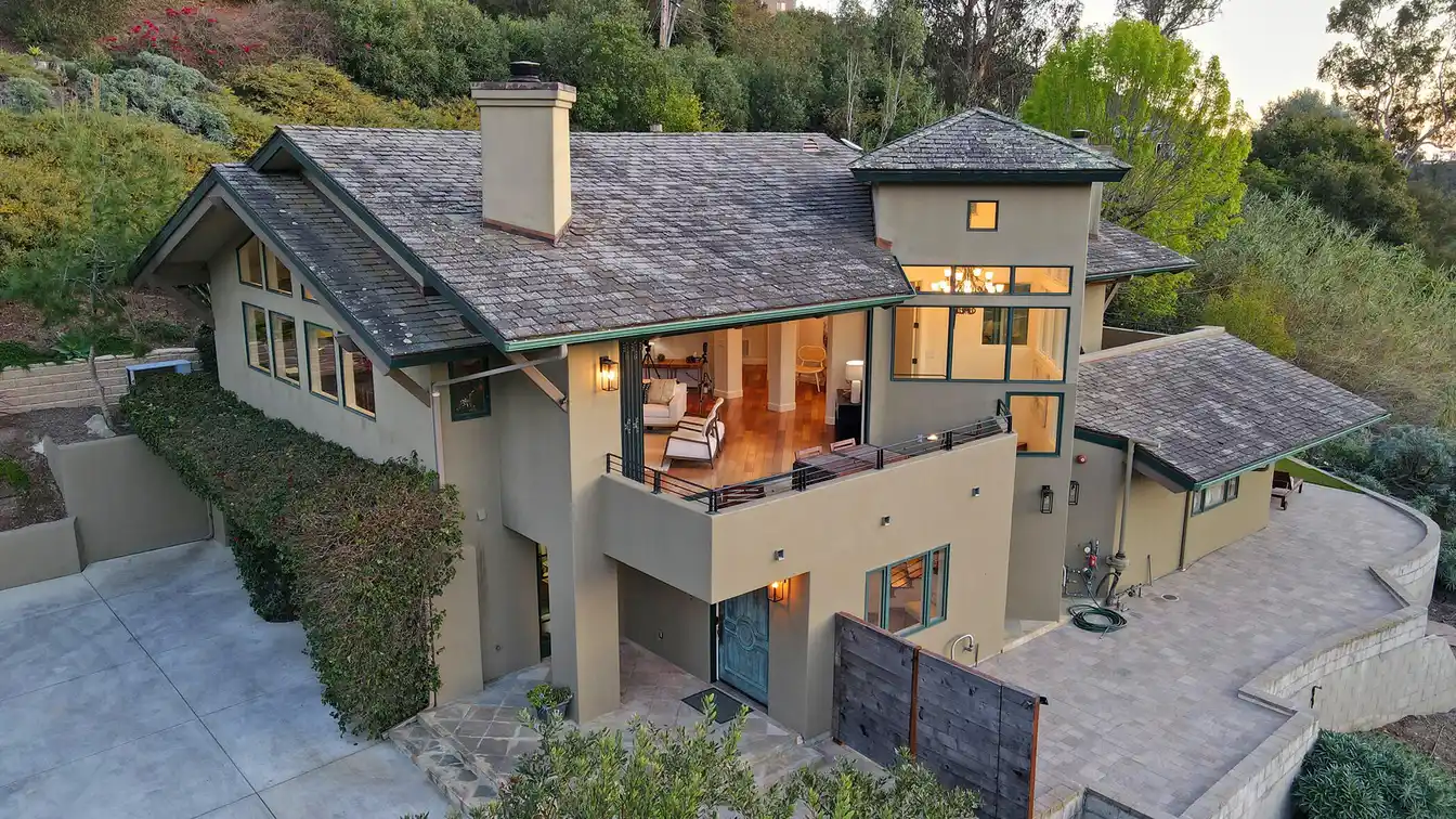 Contemporary Retreat Above Sycamore Canyon