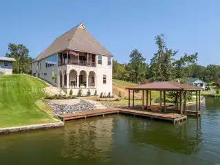 Remodeled Lakefront Retreat with New Dock