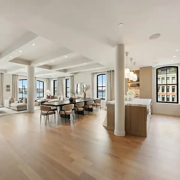 METICULOUSLY DESIGNED LUXURY HOME IN A LANDMARK BUILDING