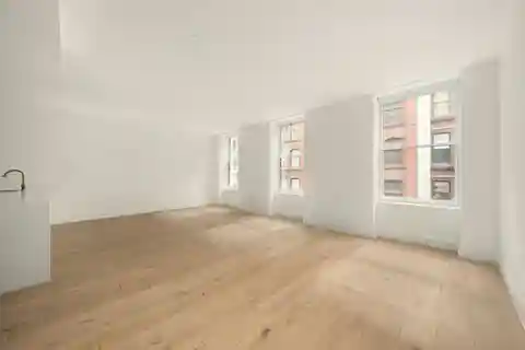 Luxurious Living in Spacious Apartment