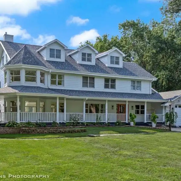 REIMAGINED HOME WITH A TIMELESS MODERN FARMHOUSE VIBE