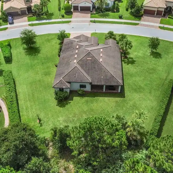 TRIPLE-SPLIT PLAN HOME ON RARE OVERSIZED LOT