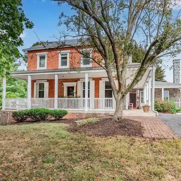CHARMING EARLY COLONIAL FARMHOUSE WITH MODERN AMENITIES