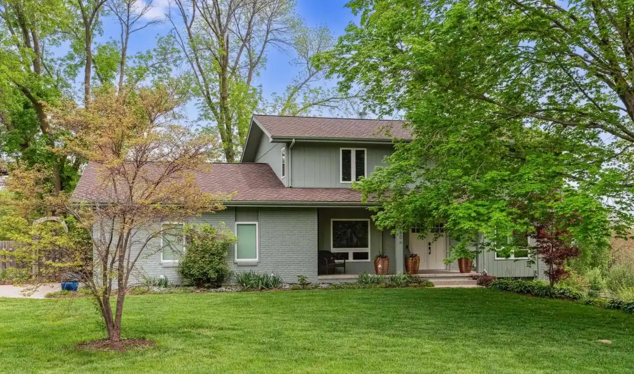 Two Sprawling Acres in Skyline Estates