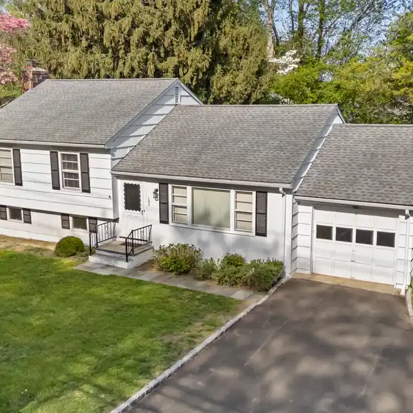 CHARMING HOME IN SOUGHT-AFTER RIVERSIDE