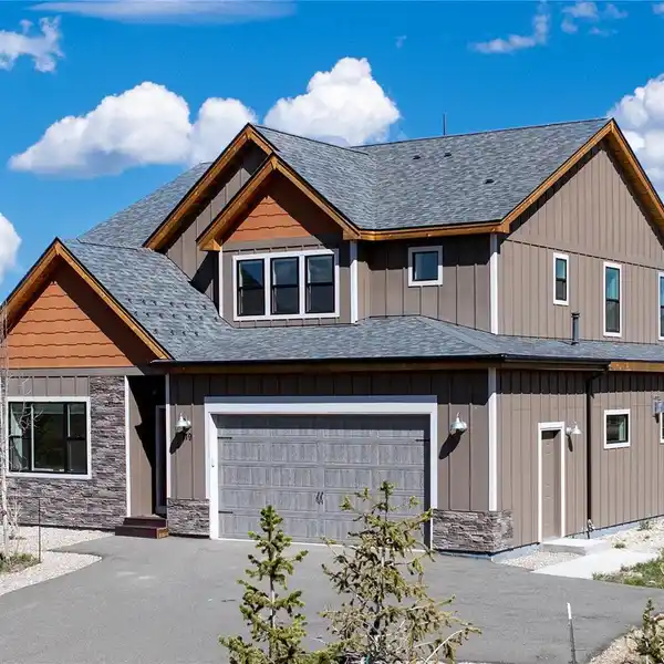 LUXURY MOUNTAIN RETREAT WITH STUNNING SCENIC VIEWS
