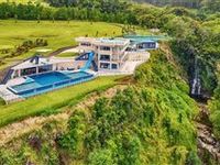 MAGNIFICENT OCEANFRONT ESTATE ON MORE THAN NINE ACRES