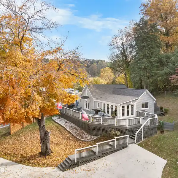 PRIME LAKEFRONT PROPERTY
