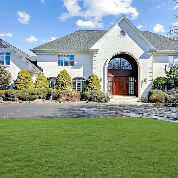 ELEGANT 2-ACRE ESTATE IN PREMIER COMMUNITY