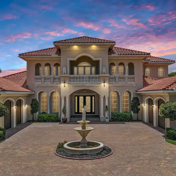 EXQUISITE CRAFTSMANSHIP AND CASUAL ELEGANCE