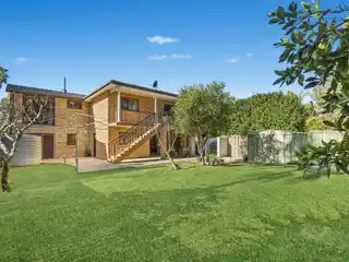 Idyllic Parkside Lifestyle