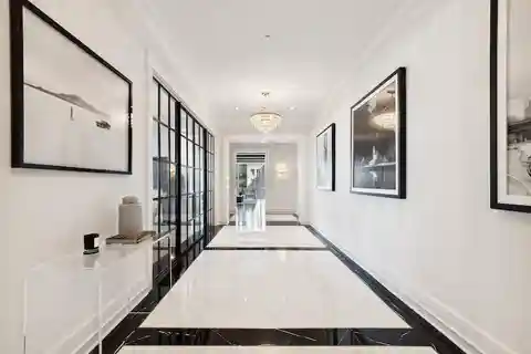 Exquisite Residence Full of High-end Finishes