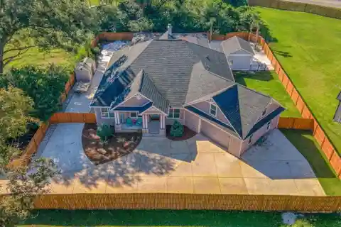 Private Estate with Gunite Pool & Pavilion