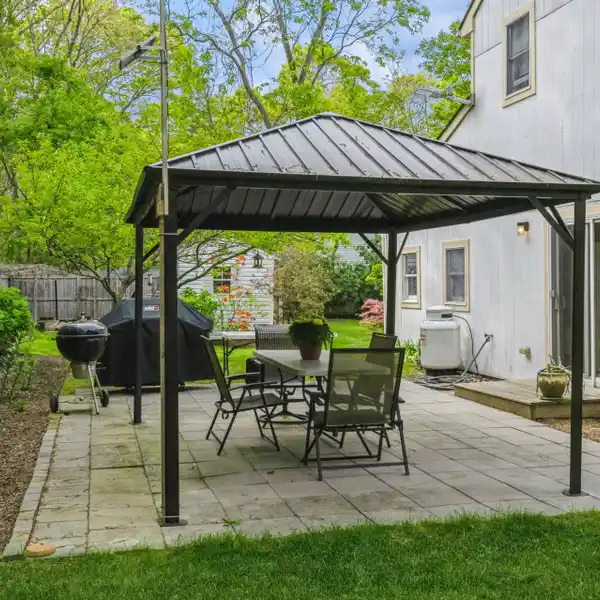CLASSIC HAMPTONS CHARM WITH ENDLESS POTENTIAL