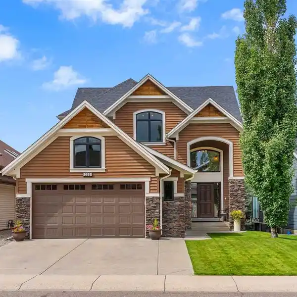 GORGEOUS HOME BACKING ONTO GREEN SPACE