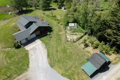 Spacious Home on Expansive Pacific Northwest Acreage