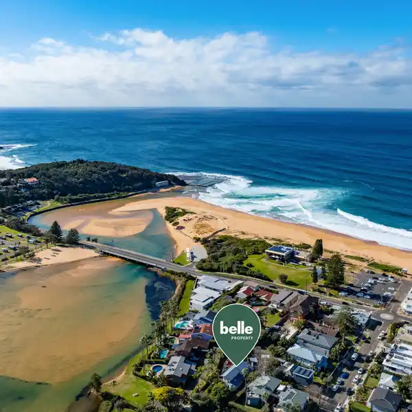 COASTAL HAVEN WITH LAGOON VIEWS AND LUXE DESIGN