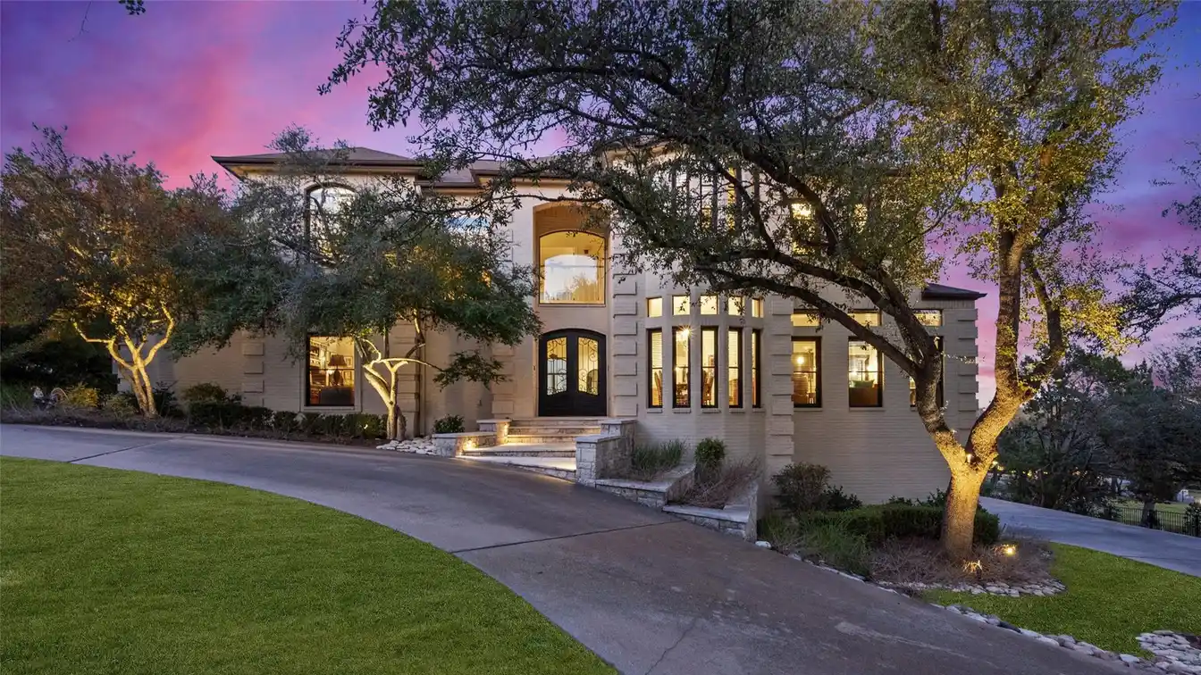 Exceptional Home in Rob Roy