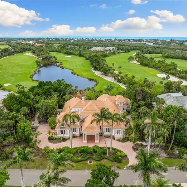 SPACIOUS SANCTUARY WITH STUNNING LAKE VIEWS