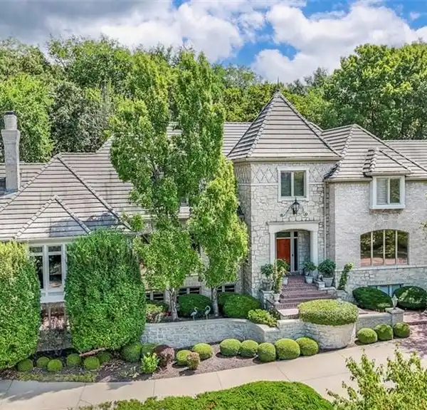 LUXURY CUSTOM ESTATE IN PRESTIGIOUS HALLBROOK FARMS