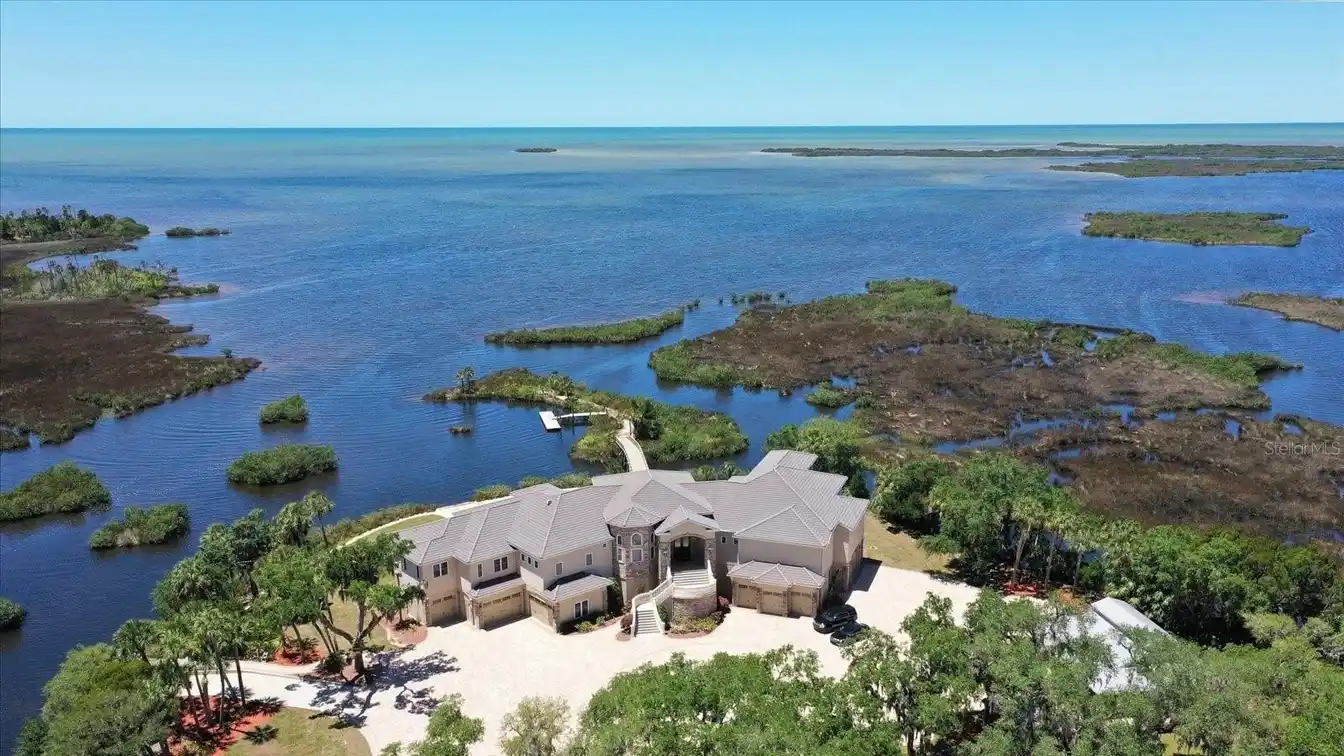 Expansive Gulf Estate