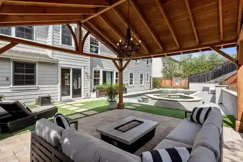 Comfort and Elegance in Pointe Marin