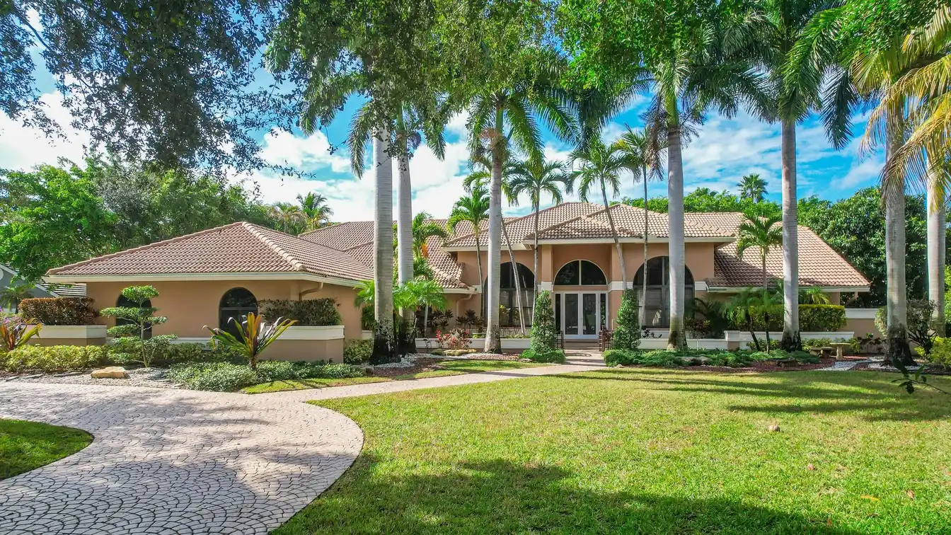 Spectacular Home in Prestigious Cypresshead