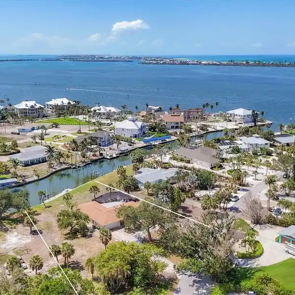 INCREDIBLE CAPE HAZE HOME