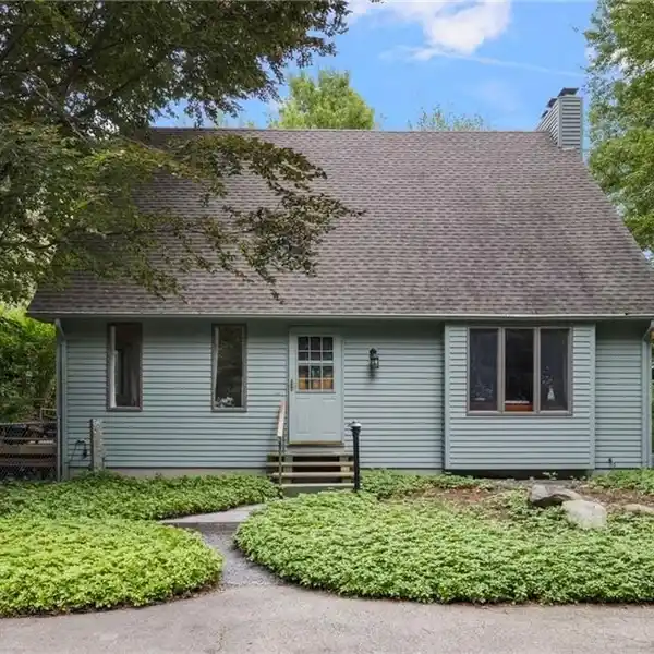 CHARMING CAPE HOME