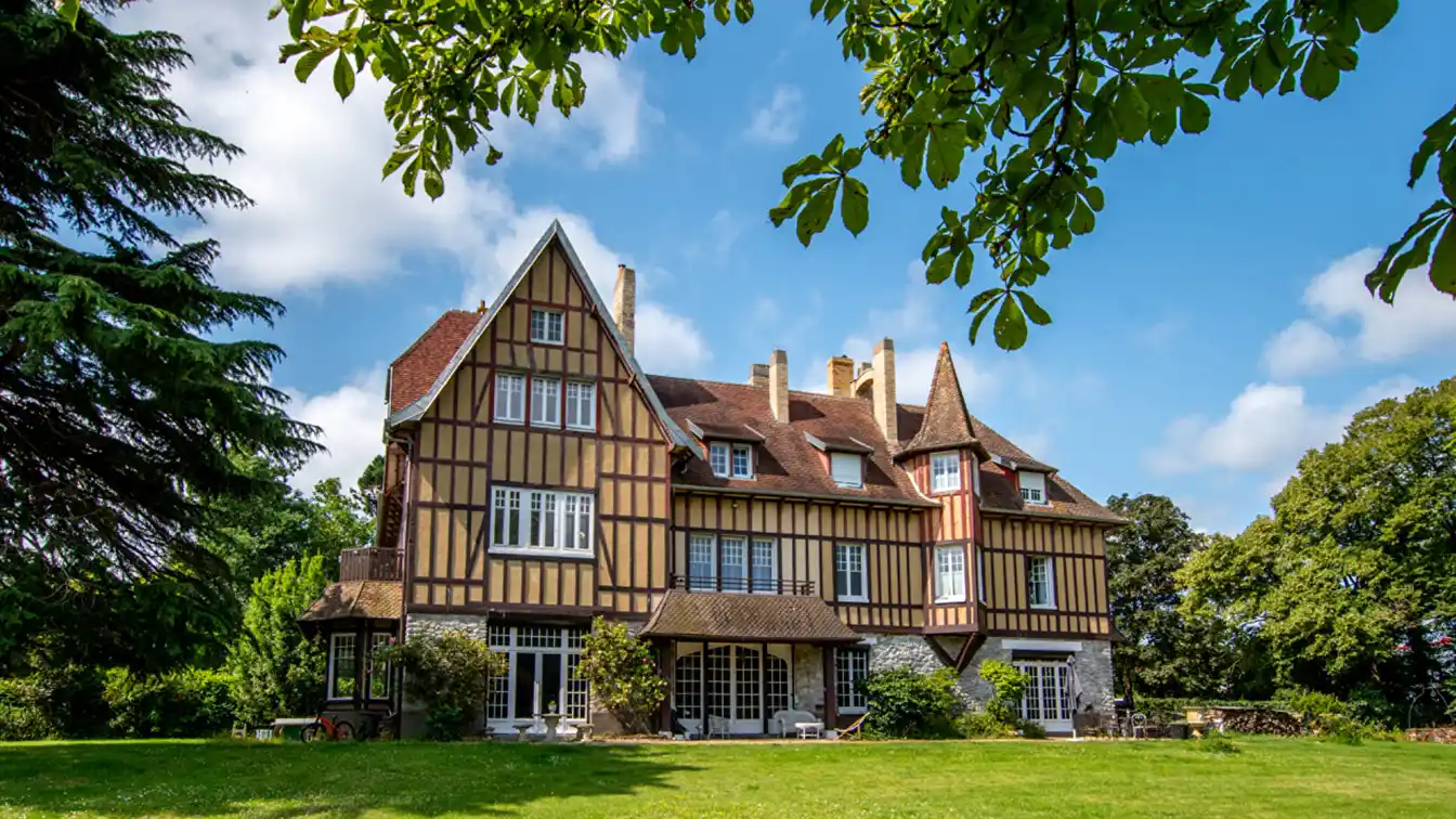 Beautiful Anglo-norman Style Property in the Heart of Avrille
