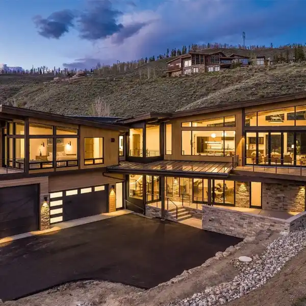 THOUGHTFULLY SITE-PLANNED NEW CONTEMPORARY MASTERPIECE