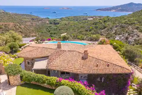 Mediterranean Elegance with Contemporary Architecture