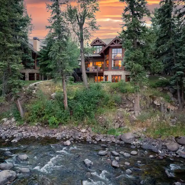 PRIVATE RIVERFRONT OASIS IN ARROWHEAD