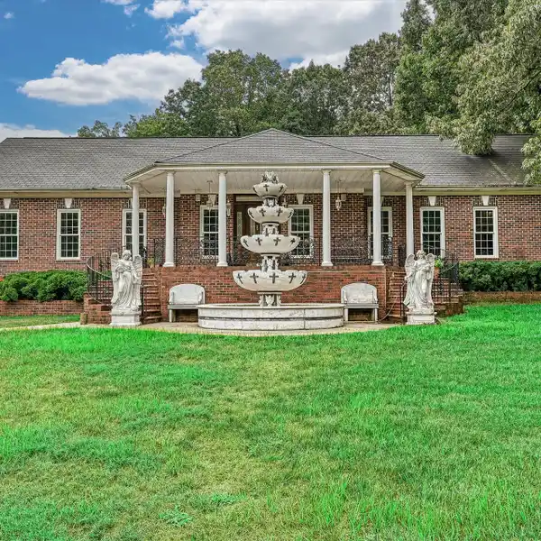 CREATE YOUR DREAM HOME IN A GREAT LOCATION
