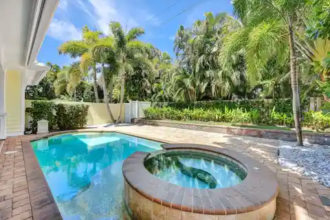 Luxury Coastal Living in the Moorings