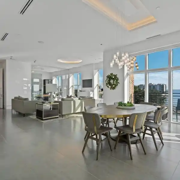 SPECTACULAR RESIDENCE IN AN EXCLUSIVE BUILDING