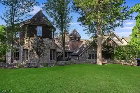 Exquisite Luxury Lakefront Home