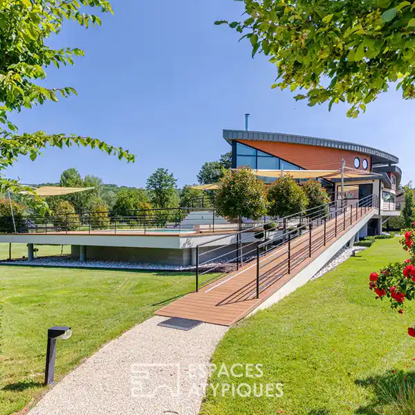 UNIQUE DESIGNER HOME IN IMPRESSIONIST LANDSCAPE