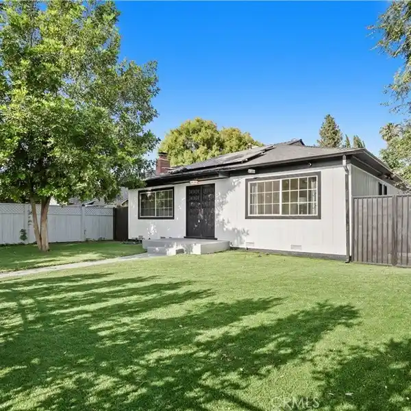 GATED VALLEY GLEN GEM WITH HUGE COURTYARD
