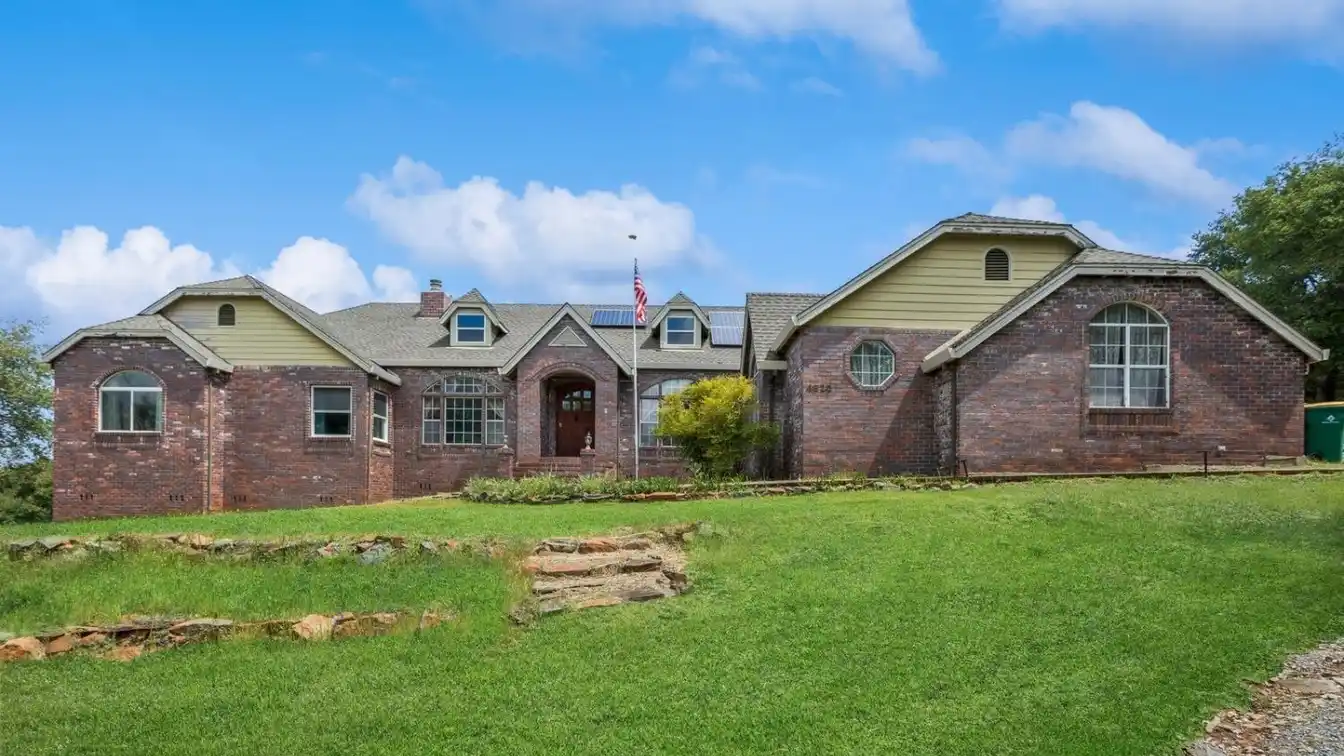 Elegant 10-acre Country Estate