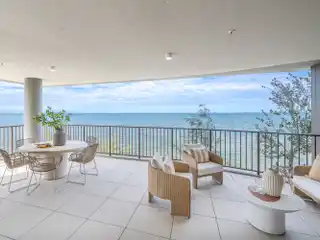Expansive Home in Orilla