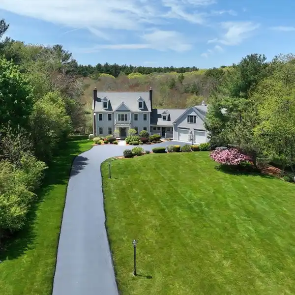 INCREDIBLE PROPERTY COMBINING PRIVACY AND CONVENIENCE