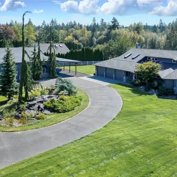 STUNNING ESTATE ON NEARLY FIVE ACRES