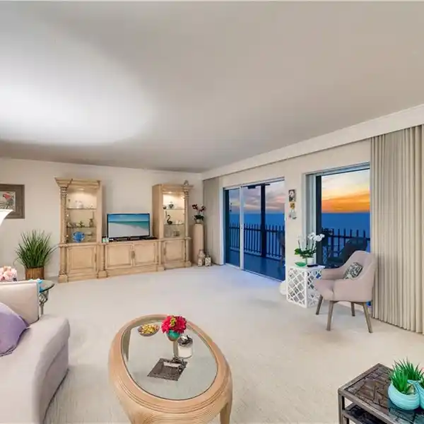 BEAUTIFUL CONDOMINIUM ON THE SAND IN THE MOORINGS