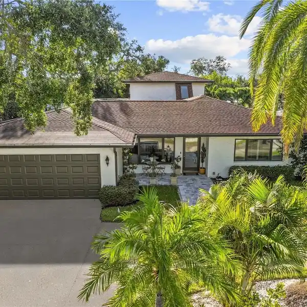 EXQUISITE HARBOR BLUFFS HOME