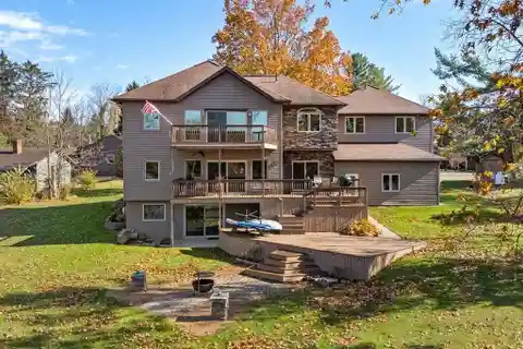 Lakefront Living with Year-Round Elegance