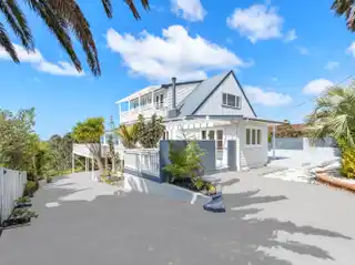 Expansive Family Living with Sea Views